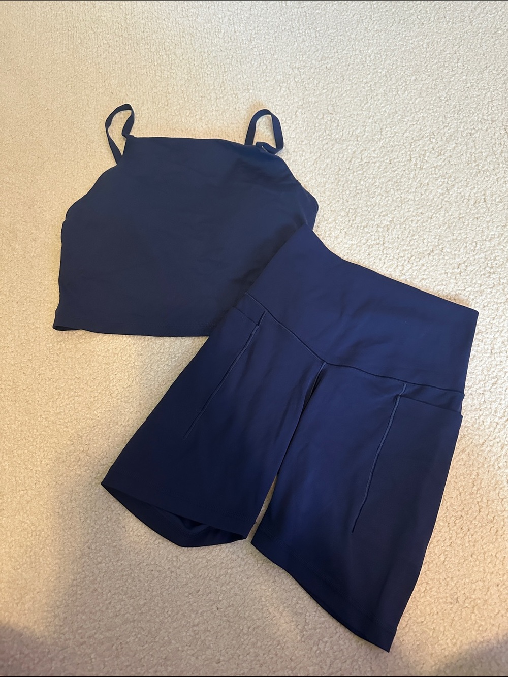 Offline High neck sports bra and biker shorts with pocket
